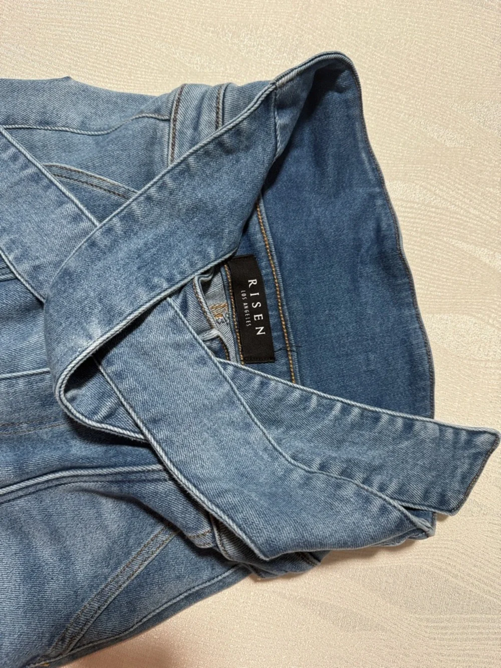 RISEN los ángeles High-Waist Paperbag Blue Jeans with Tie Belt - Women. - Picture 15 of 16